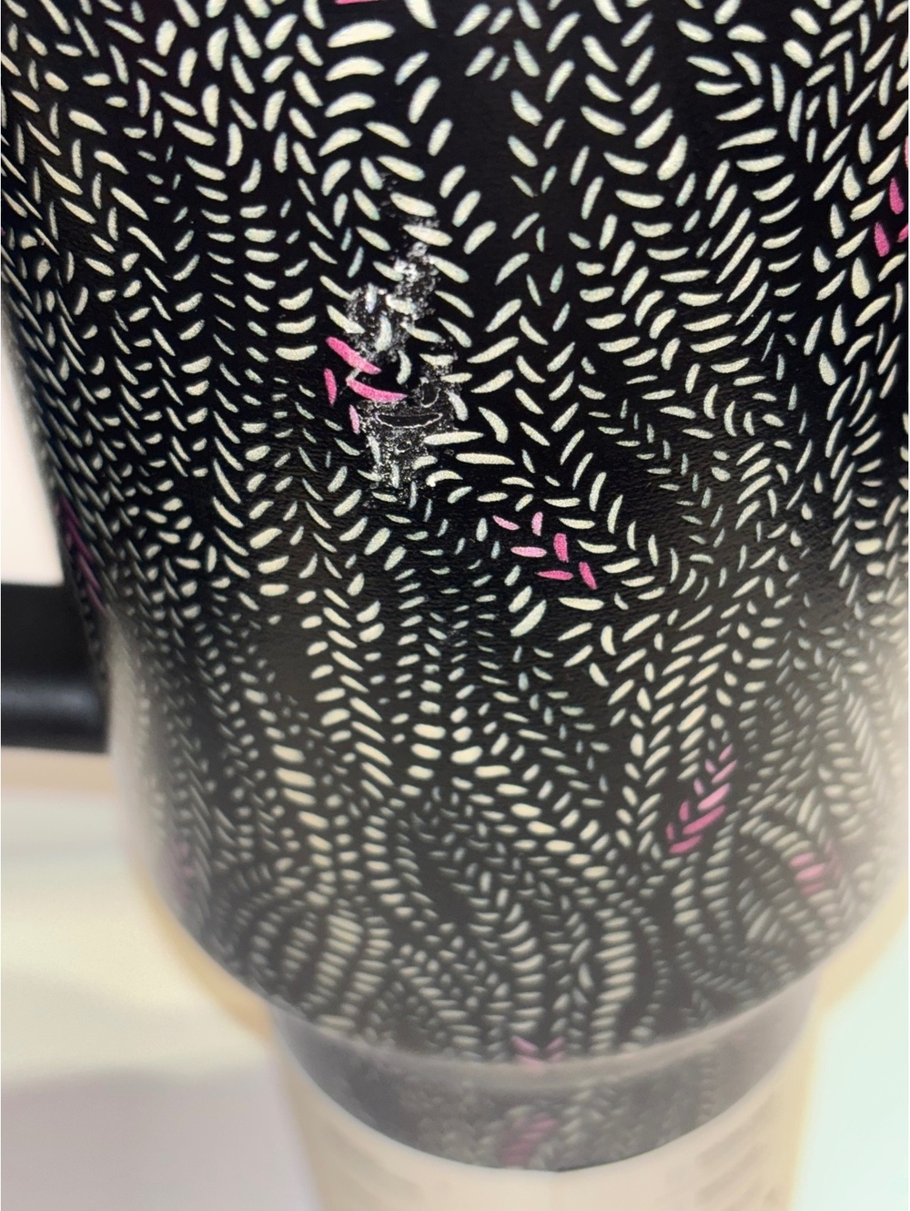 Stanley x CALIA 40oz Quencher H2.0 Tumbler Black Serpent Pink NWT Flaw - Picture 7 of 7
